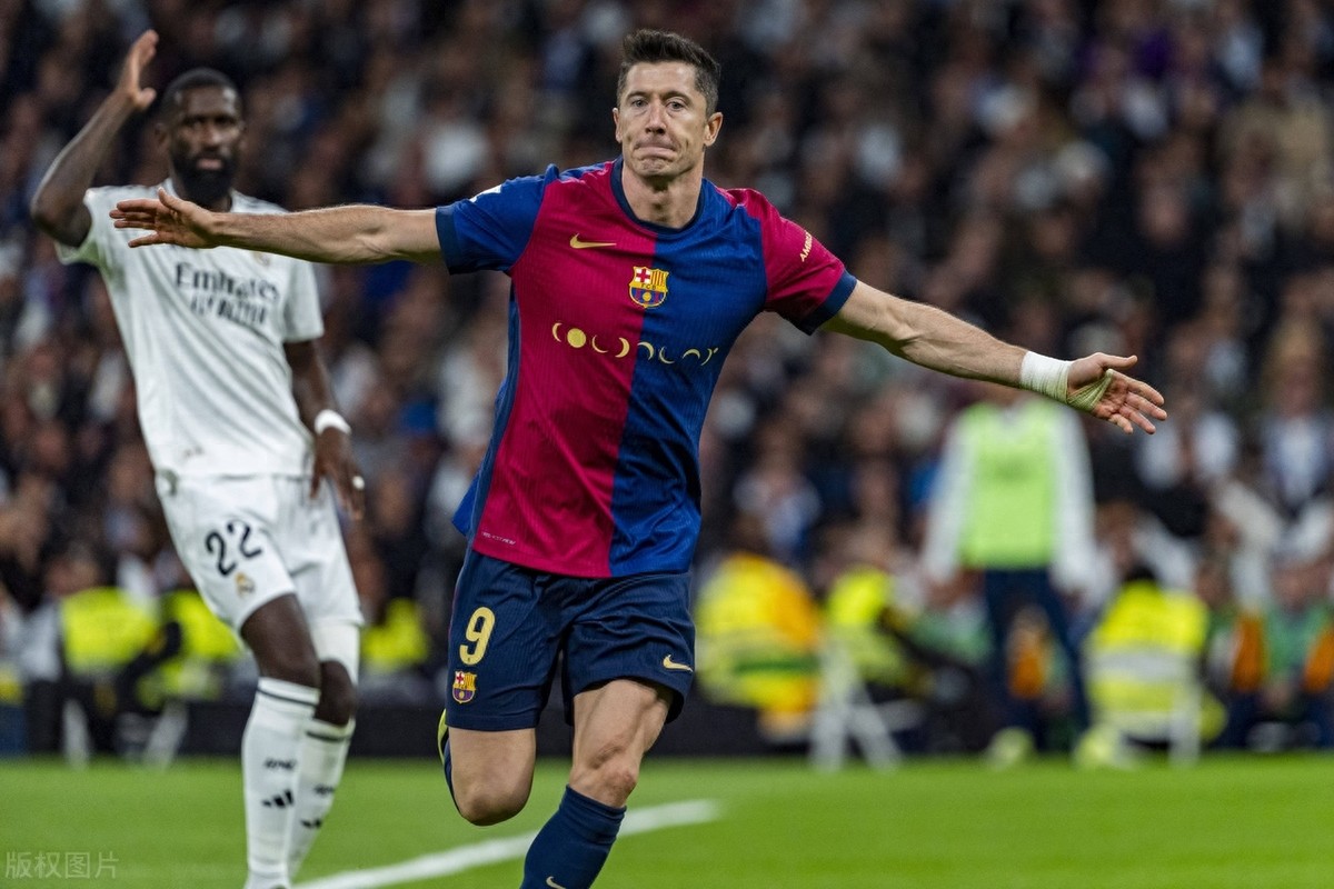 莱万多夫斯基新星晋级下一阶段表现突出,德国队前途光明! 莱万多夫斯基新星晋级下一阶段表现突出,德国队前途光明!