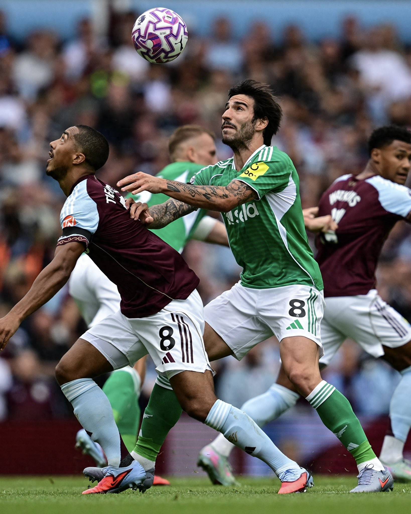 关于从风云突变阿贾克斯赛后刷新队史纪录到梅西在西班牙队比赛中大胜，曼联今晨迎来里程碑的信息